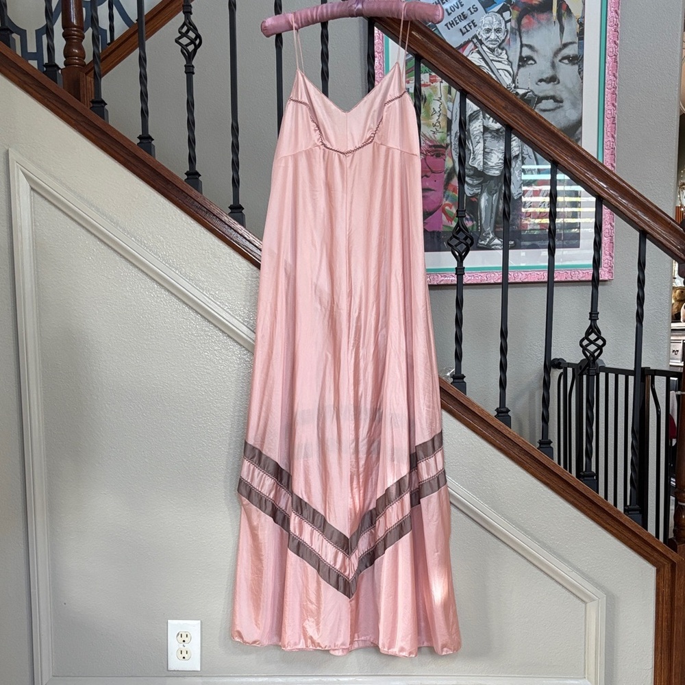 ✨ Vintage Blush Pink Nightgown – Sheer Panel Detail, Full Length
